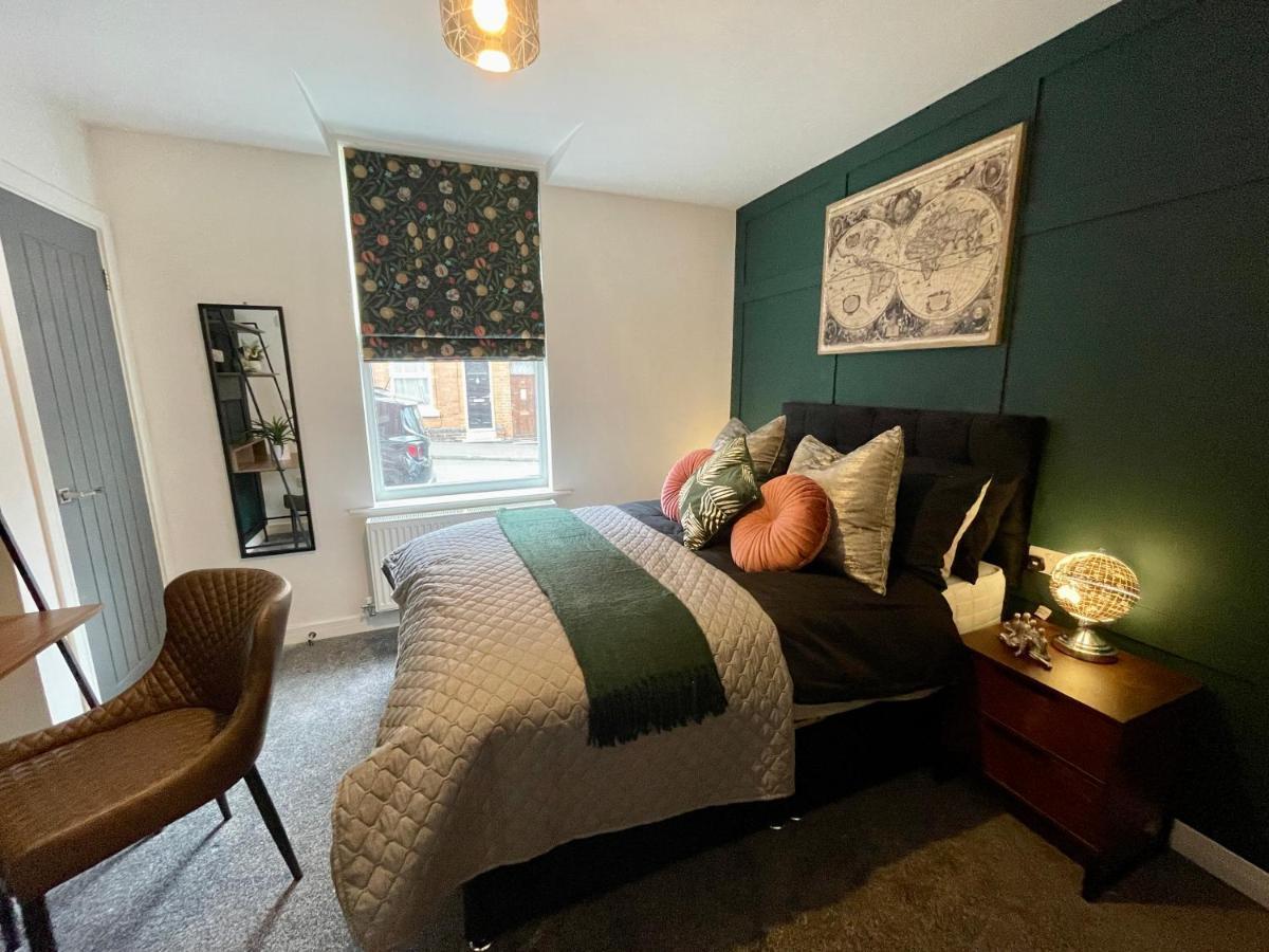 Boutique 5 bed home on Birdwell Road - Free parking Sheffield Extérieur photo