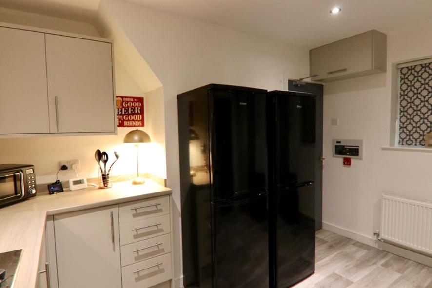 Boutique 5 bed home on Birdwell Road - Free parking Sheffield Extérieur photo