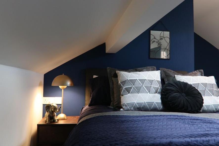 Boutique 5 bed home on Birdwell Road - Free parking Sheffield Extérieur photo