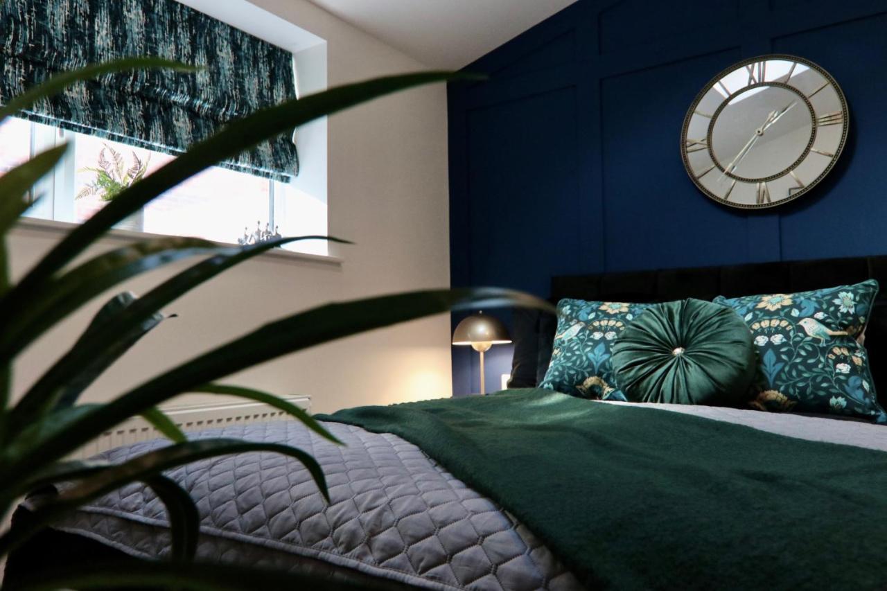 Boutique 5 bed home on Birdwell Road - Free parking Sheffield Extérieur photo