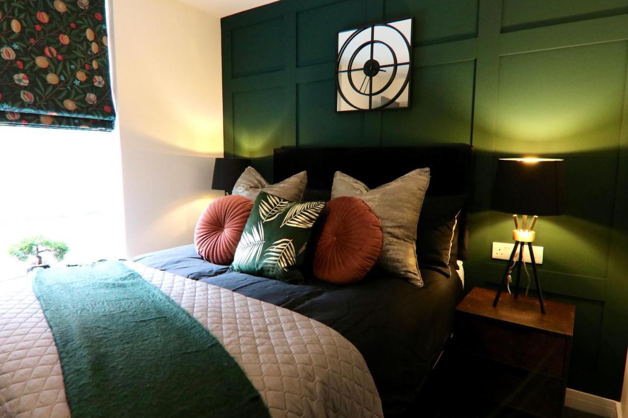 Boutique 5 bed home on Birdwell Road - Free parking Sheffield Extérieur photo