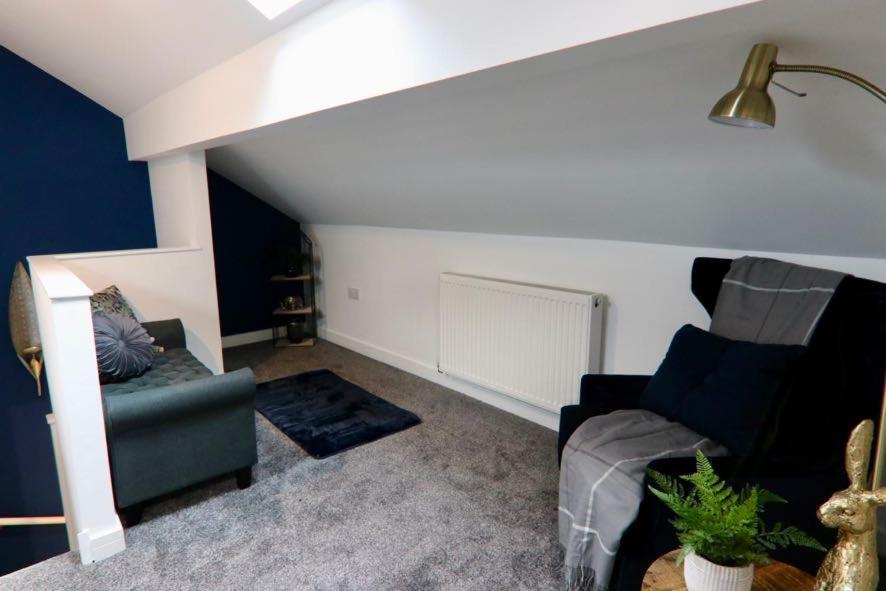 Boutique 5 bed home on Birdwell Road - Free parking Sheffield Extérieur photo